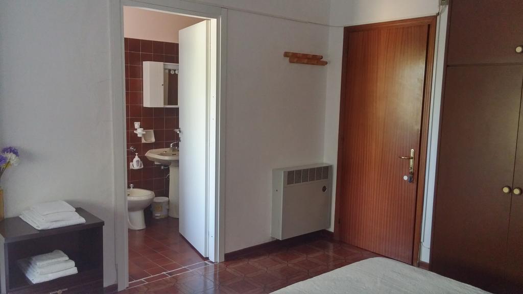 פרוג'ה Accogliente E Ospitale B&B חדר תמונה
